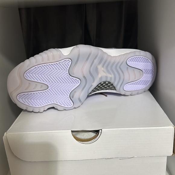 Women’s air Jordan 11 retro low - Picture 4 of 4